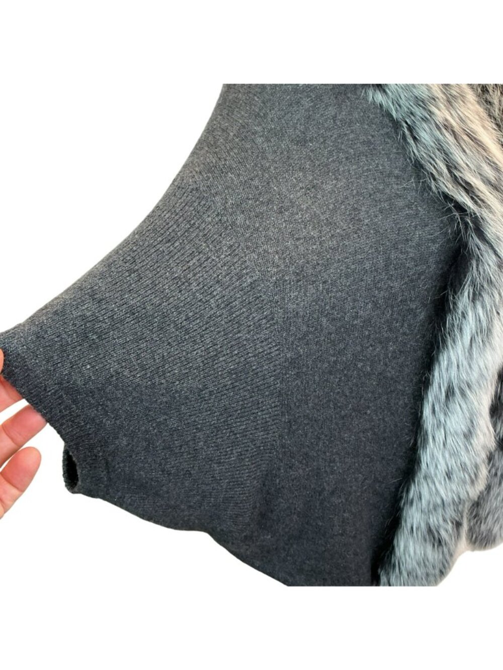 Magaschoni 100% Cashmere Cape With Fox Fur Trim Womens 2 Gray - Picture 9 of 13